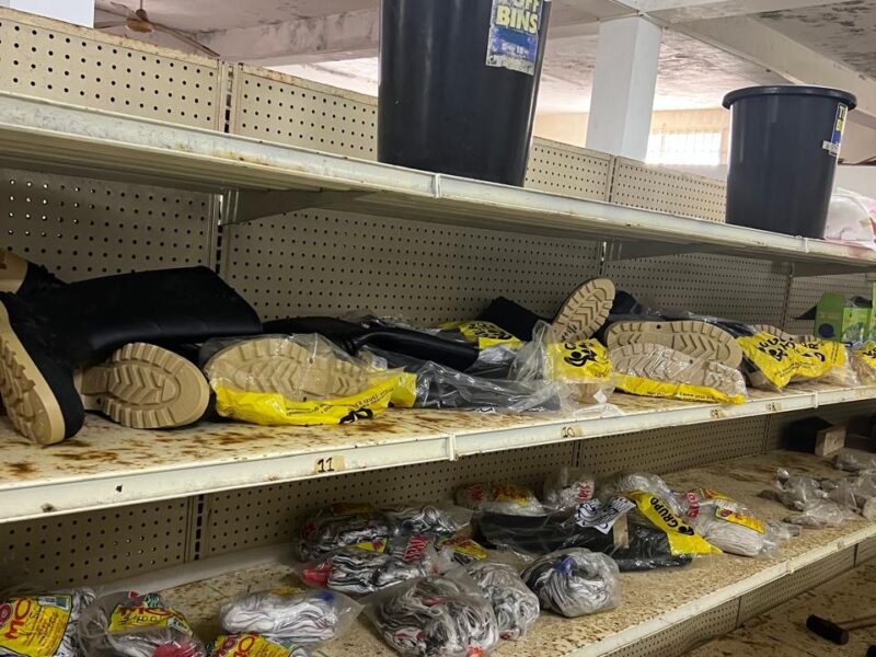 Gondolier shelving